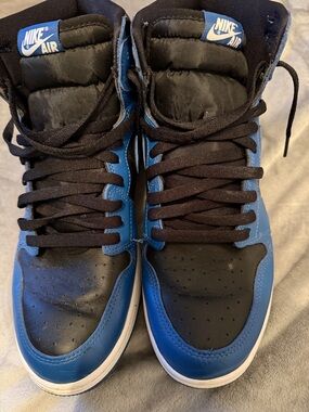 Nike Men’s High-Top Sneakers in Blue and Black